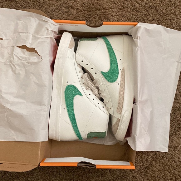 Nike | NWB Blazer Mid Vintage - Picture 4 of 12